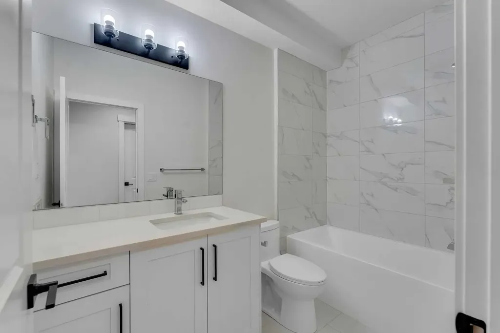 2501 17a Street NW Calgary AB T2M 3S7