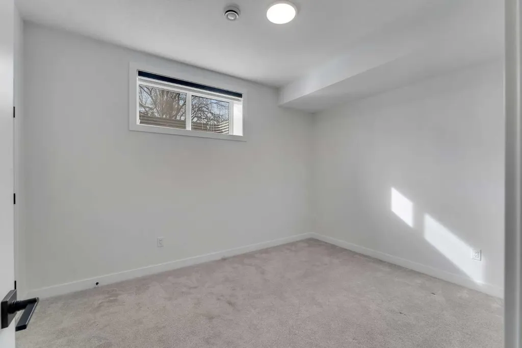 2501 17a Street NW Calgary AB T2M 3S7