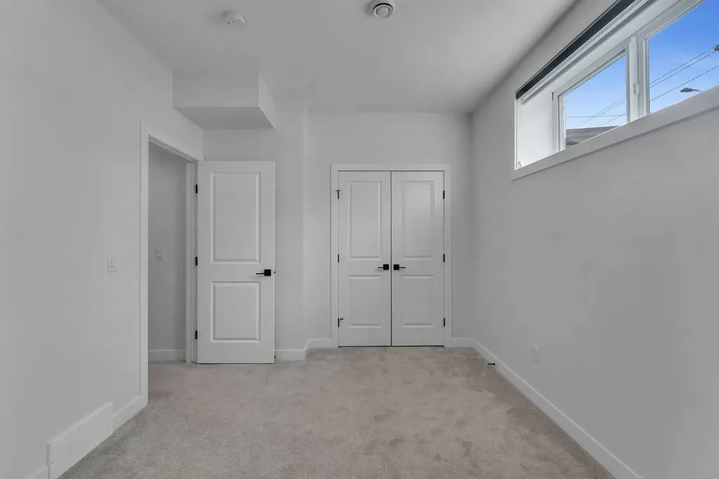 2501 17a Street NW Calgary AB T2M 3S7