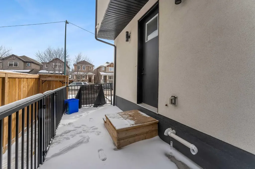 2501 17a Street NW Calgary AB T2M 3S7