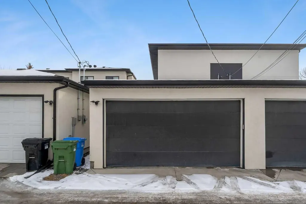 2501 17a Street NW Calgary AB T2M 3S7
