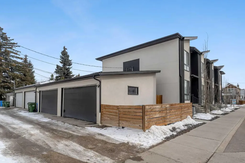 2501 17a Street NW Calgary AB T2M 3S7