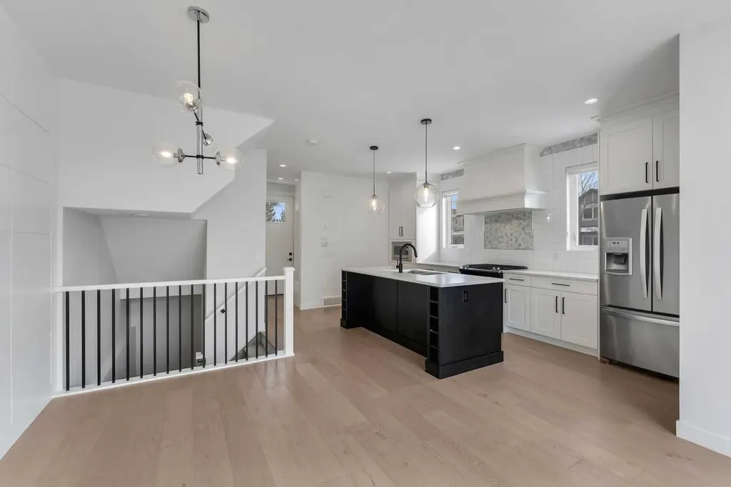 2501 17a Street NW Calgary AB T2M 3S7