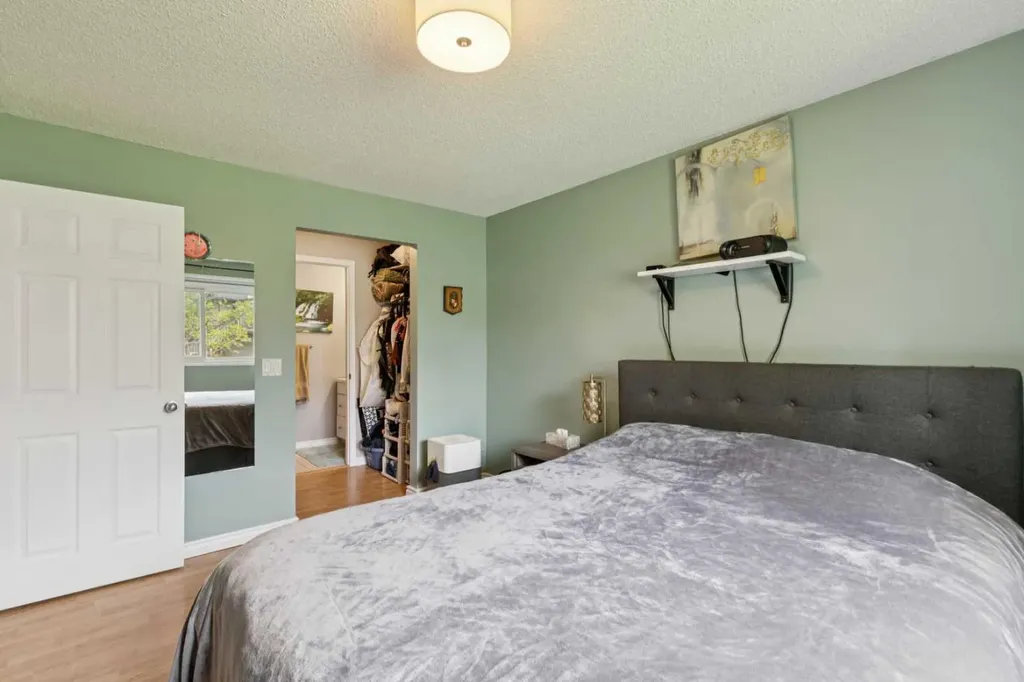 145 Cedar Springs Gardens SW Calgary AB T2W 5J9
