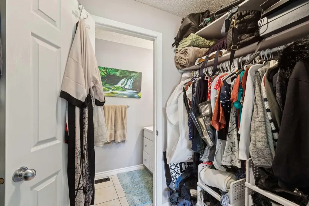 145 Cedar Springs Gardens SW Calgary AB T2W 5J9