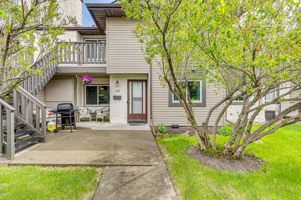 145 Cedar Springs Gardens SW Calgary AB T2W 5J9