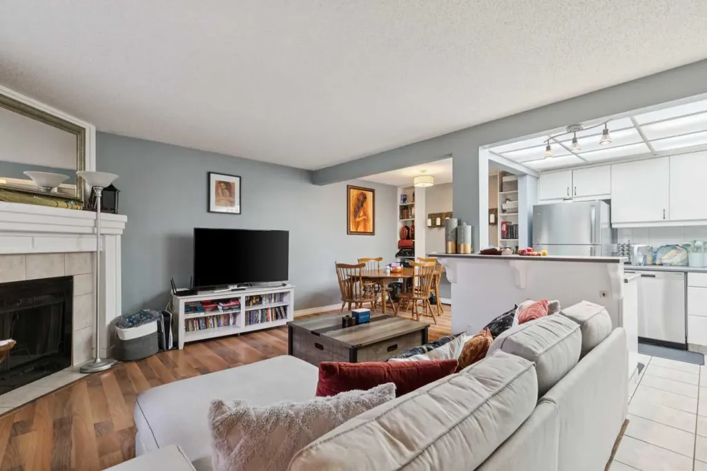 145 Cedar Springs Gardens SW Calgary AB T2W 5J9