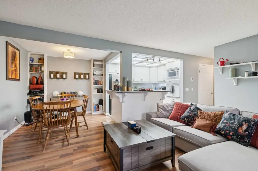 145 Cedar Springs Gardens SW Calgary AB T2W 5J9