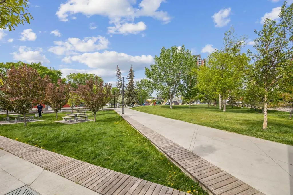 1125 17 Avenue SW Calgary AB T2T 0B5