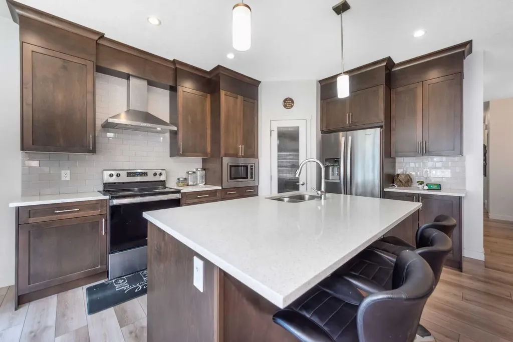 32 Saddlestone Way NE Calgary AB T3J 2C9