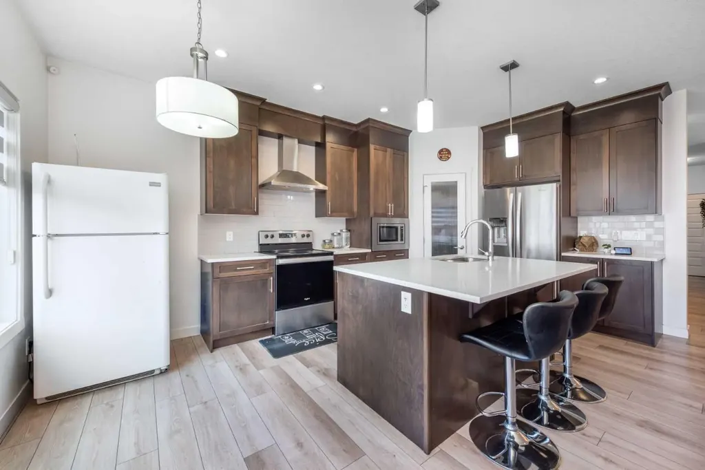 32 Saddlestone Way NE Calgary AB T3J 2C9