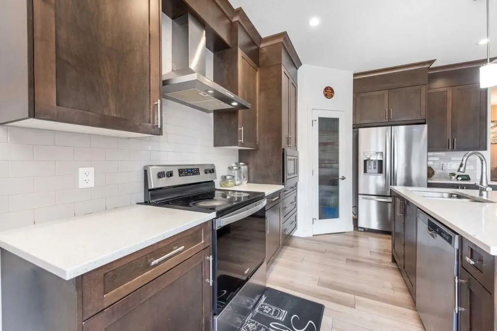 32 Saddlestone Way NE Calgary AB T3J 2C9
