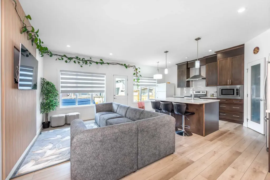 32 Saddlestone Way NE Calgary AB T3J 2C9