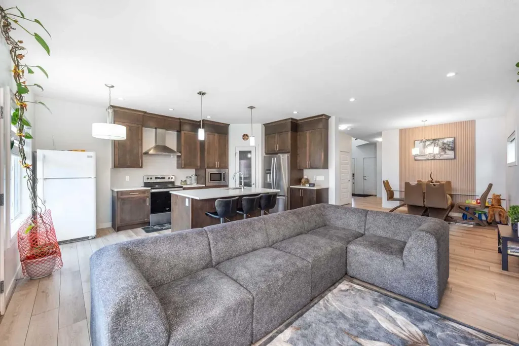 32 Saddlestone Way NE Calgary AB T3J 2C9