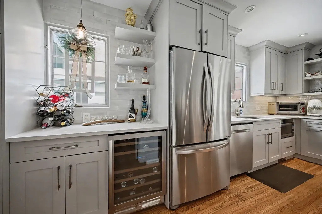 223 2 Avenue NE Calgary AB T2E 0E3