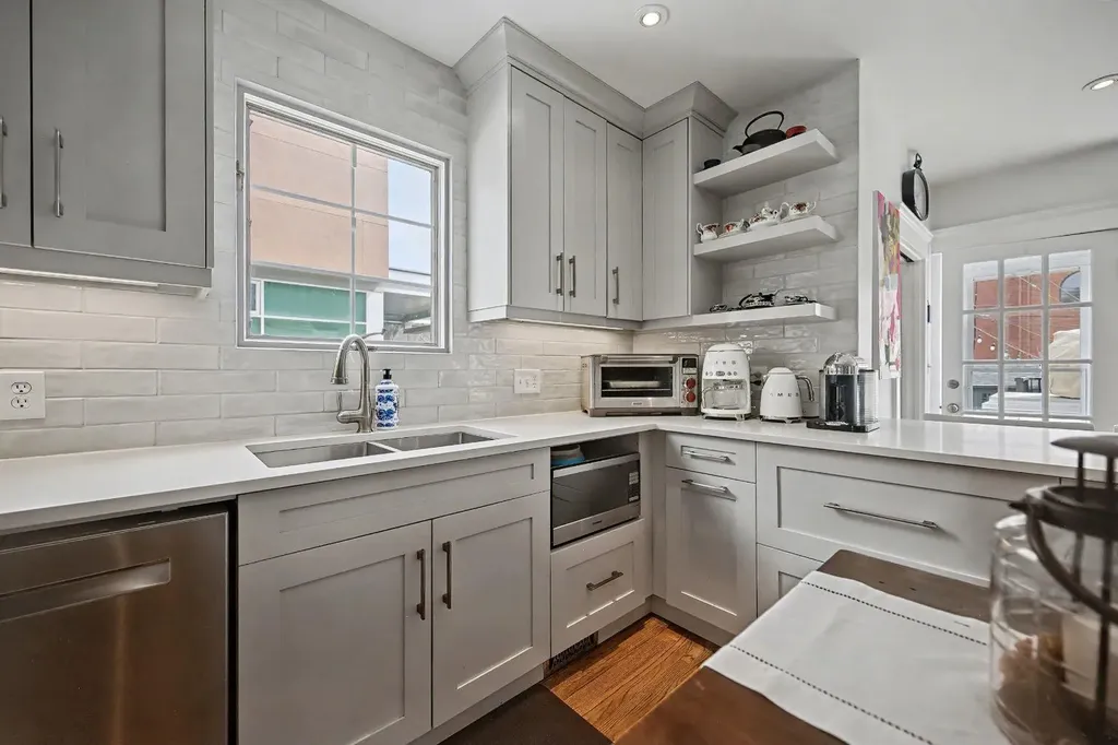 223 2 Avenue NE Calgary AB T2E 0E3