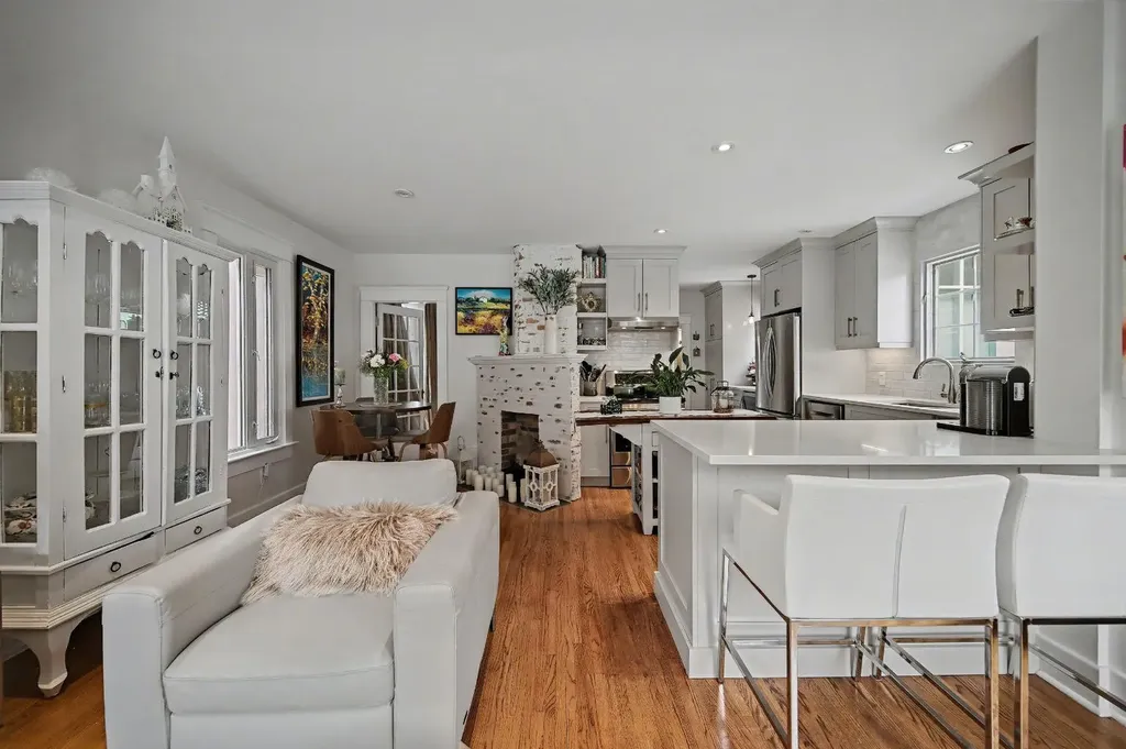 223 2 Avenue NE Calgary AB T2E 0E3