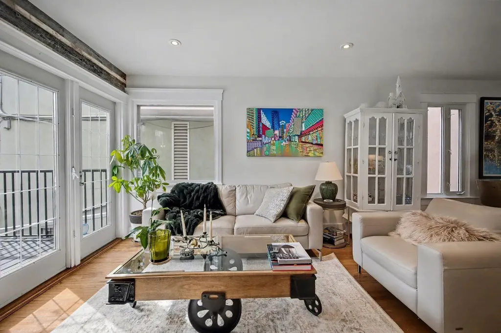 223 2 Avenue NE Calgary AB T2E 0E3