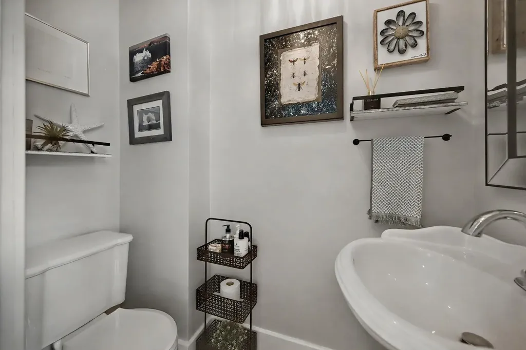 223 2 Avenue NE Calgary AB T2E 0E3