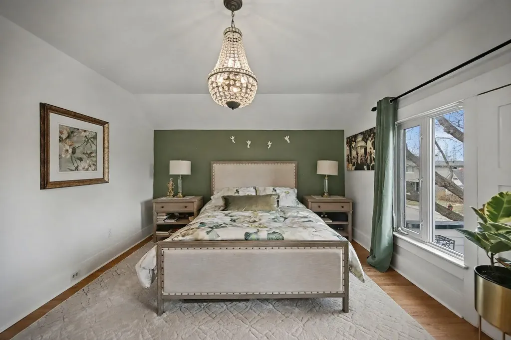 223 2 Avenue NE Calgary AB T2E 0E3