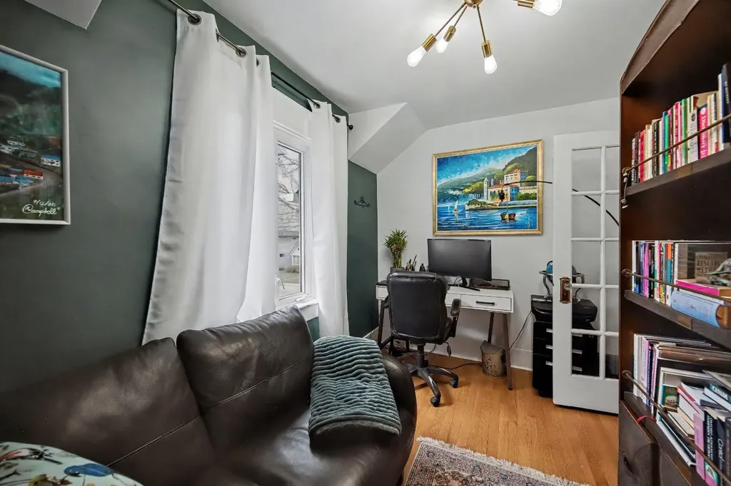 223 2 Avenue NE Calgary AB T2E 0E3