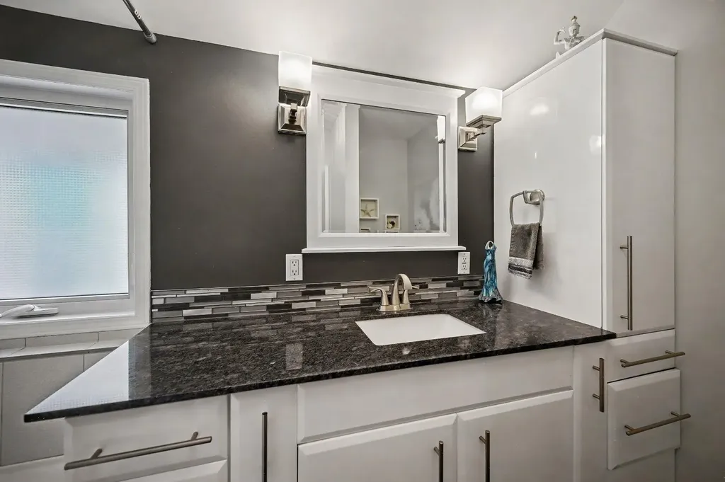 223 2 Avenue NE Calgary AB T2E 0E3