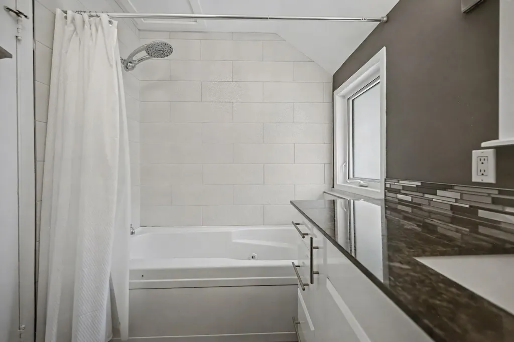 223 2 Avenue NE Calgary AB T2E 0E3