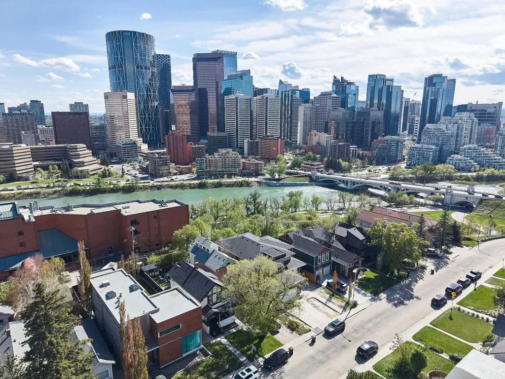 223 2 Avenue NE Calgary AB T2E 0E3