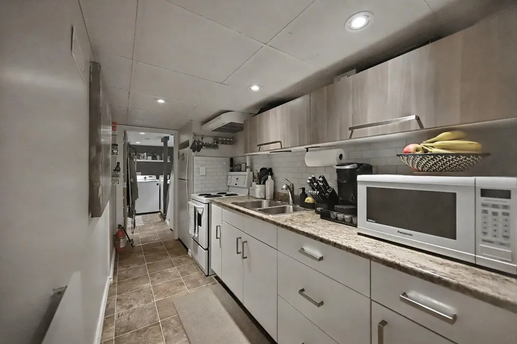 223 2 Avenue NE Calgary AB T2E 0E3
