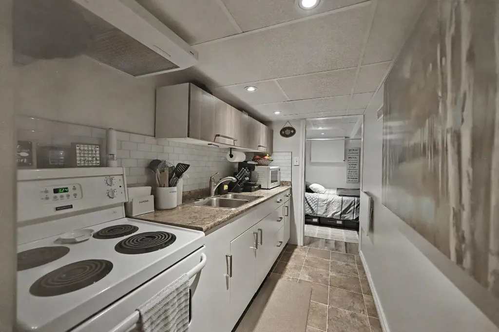 223 2 Avenue NE Calgary AB T2E 0E3