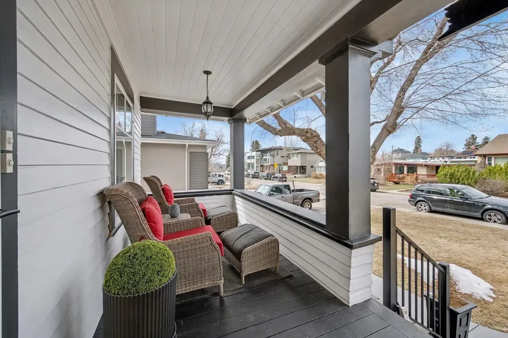 223 2 Avenue NE Calgary AB T2E 0E3