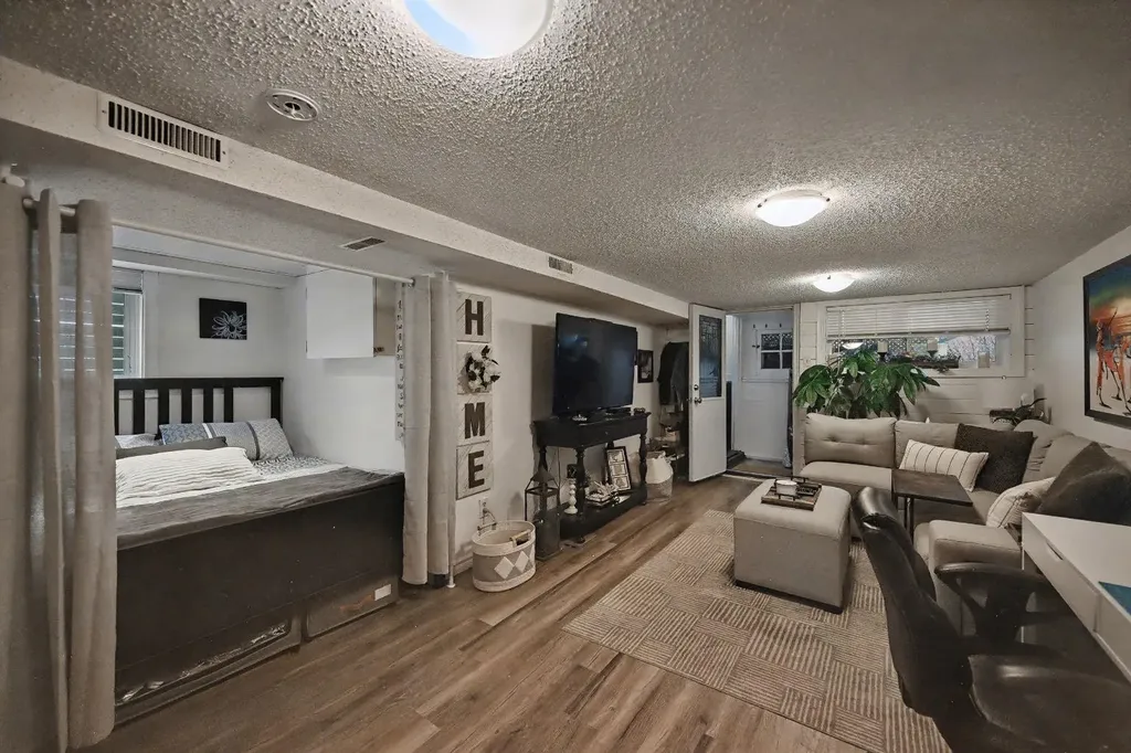 223 2 Avenue NE Calgary AB T2E 0E3