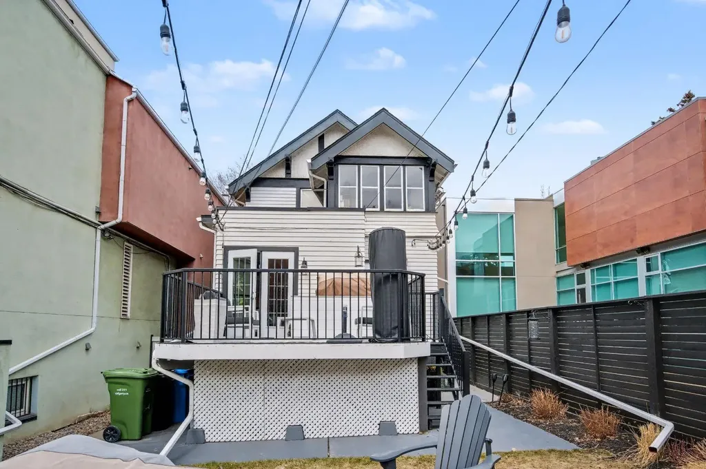 223 2 Avenue NE Calgary AB T2E 0E3
