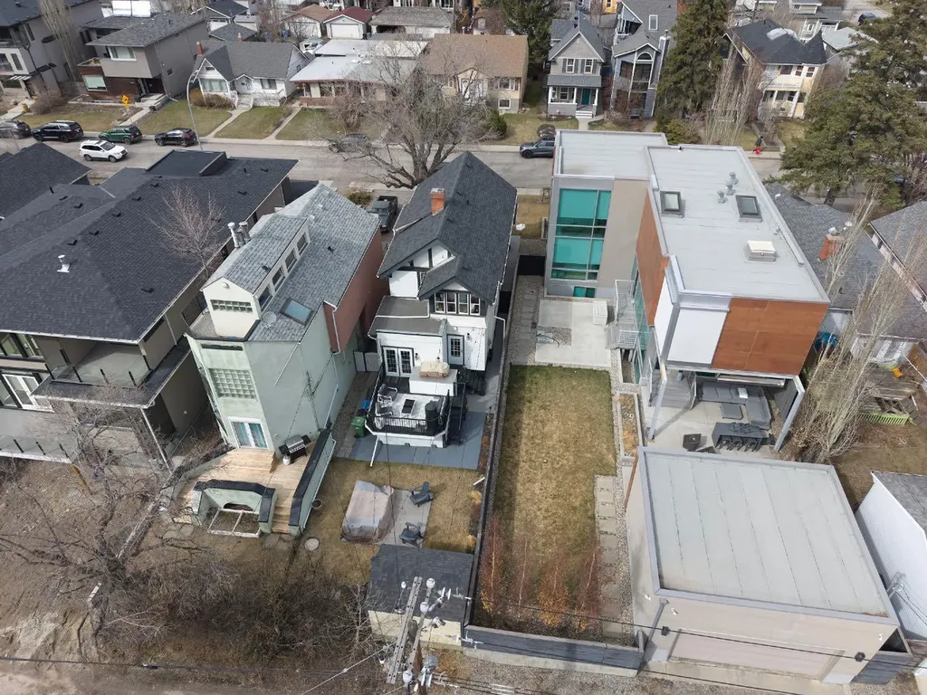 223 2 Avenue NE Calgary AB T2E 0E3
