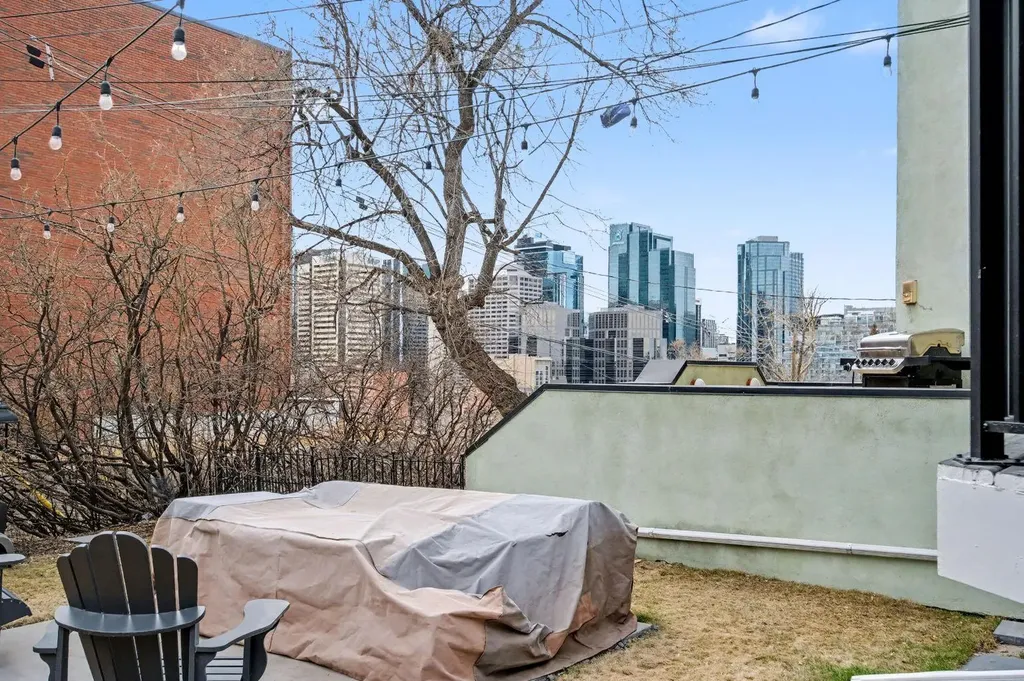 223 2 Avenue NE Calgary AB T2E 0E3