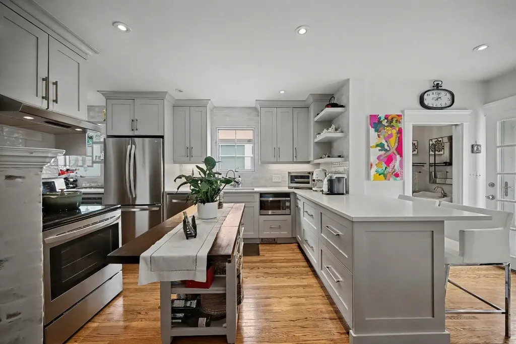 223 2 Avenue NE Calgary AB T2E 0E3