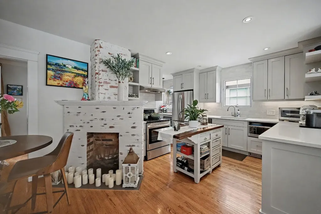 223 2 Avenue NE Calgary AB T2E 0E3