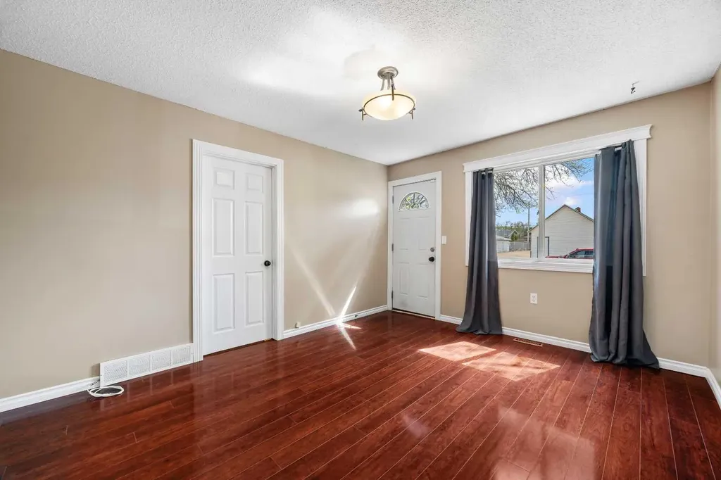 4724 49 Street Lloydminster SK S9V 0L8