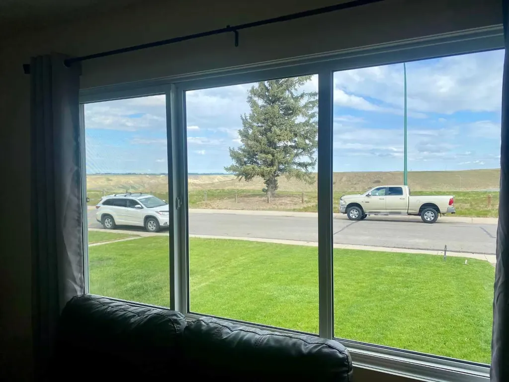 418 12 Avenue N Lethbridge AB T1H 1P3
