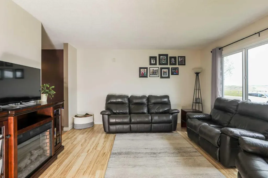418 12 Avenue N Lethbridge AB T1H 1P3