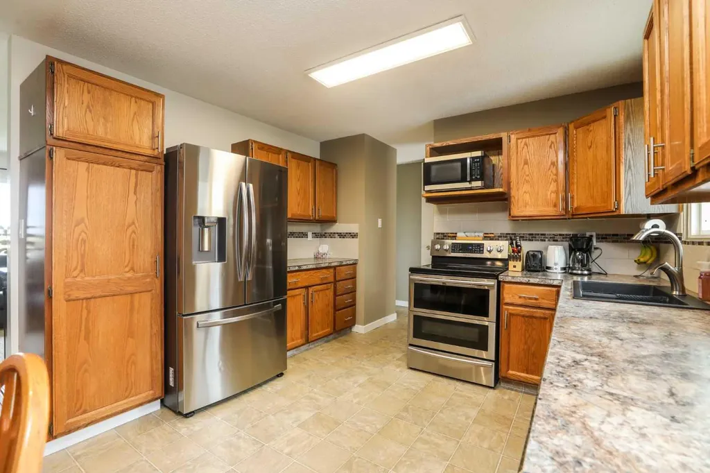 418 12 Avenue N Lethbridge AB T1H 1P3