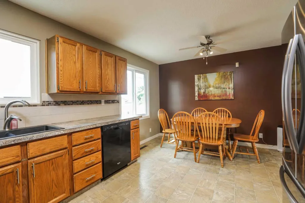 418 12 Avenue N Lethbridge AB T1H 1P3