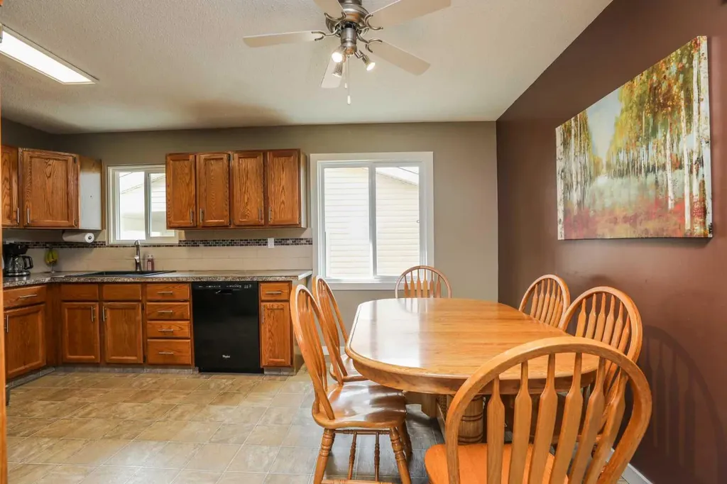 418 12 Avenue N Lethbridge AB T1H 1P3