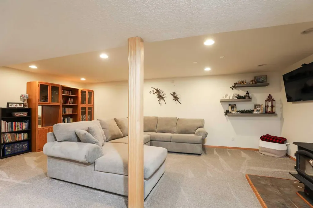 418 12 Avenue N Lethbridge AB T1H 1P3