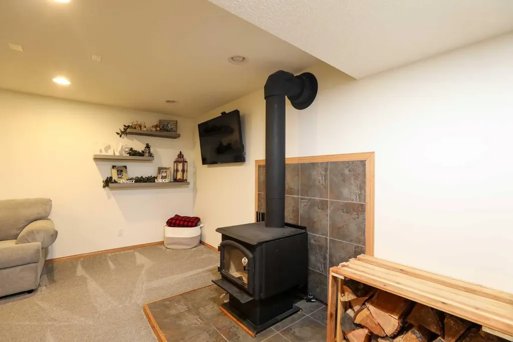 418 12 Avenue N Lethbridge AB T1H 1P3