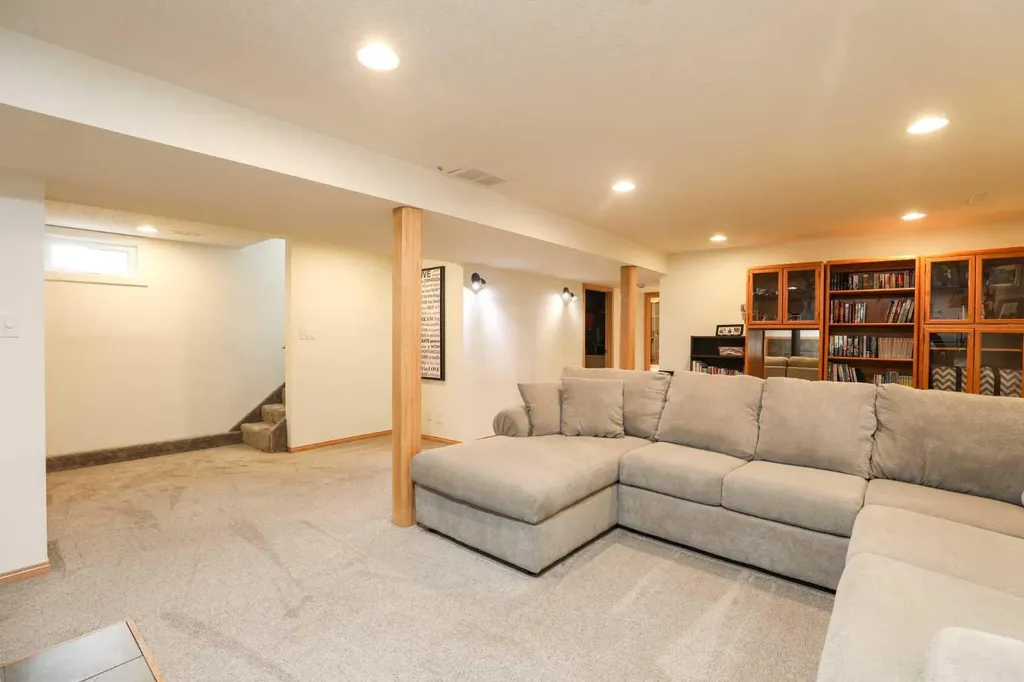 418 12 Avenue N Lethbridge AB T1H 1P3