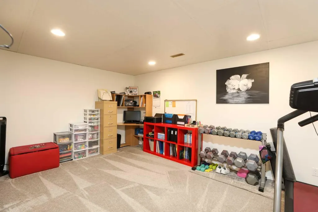418 12 Avenue N Lethbridge AB T1H 1P3