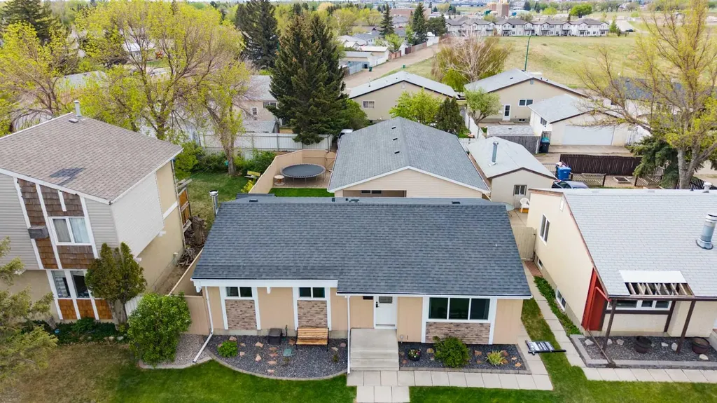 418 12 Avenue N Lethbridge AB T1H 1P3