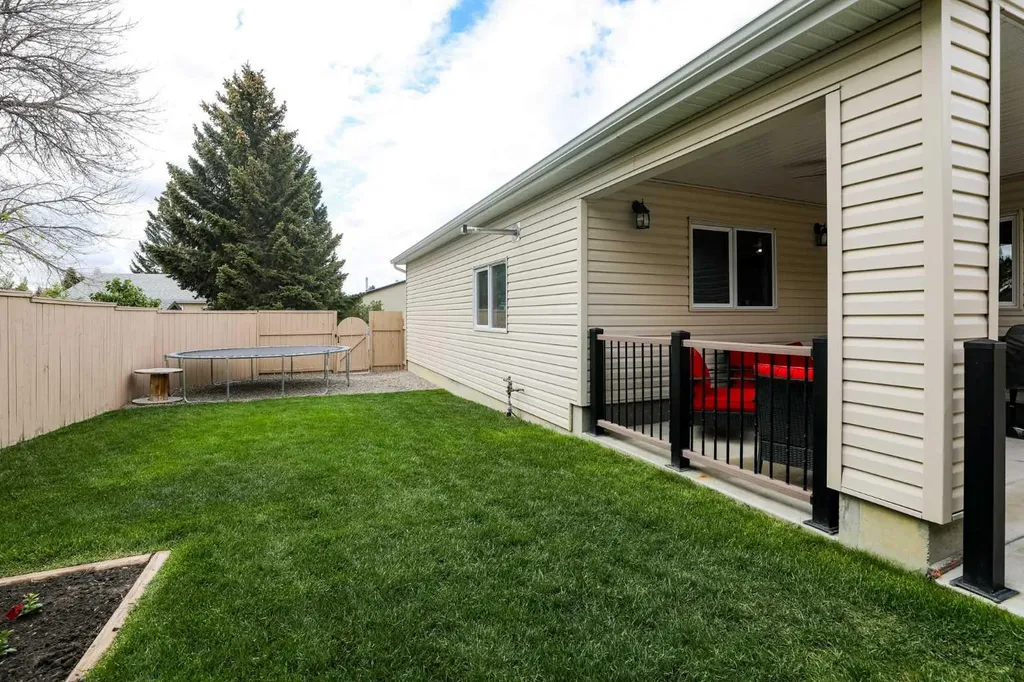 418 12 Avenue N Lethbridge AB T1H 1P3