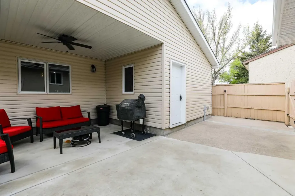 418 12 Avenue N Lethbridge AB T1H 1P3